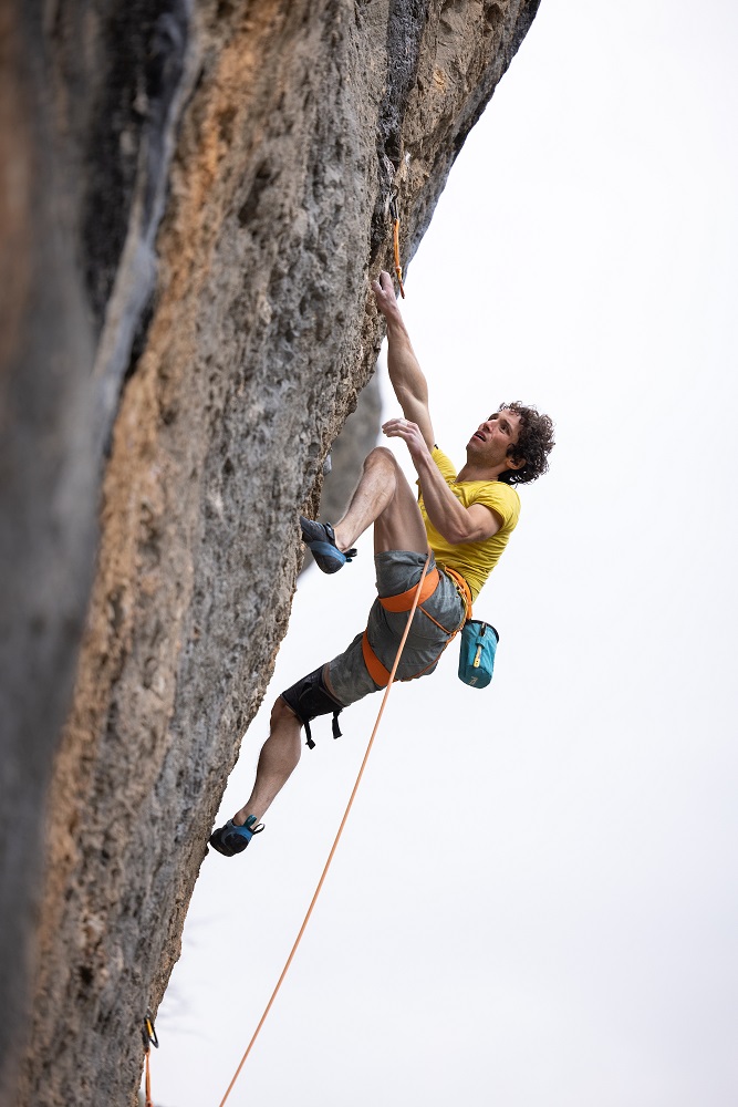 ALEXANDER ROHR RIPETE LA CASTAGNE 9A+ - Up-Climbing