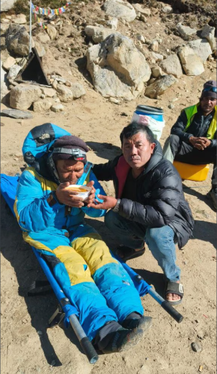 EVEREST: DAWA SHERPA SOPRAVVIVE SEI GIORNI ISOLATO