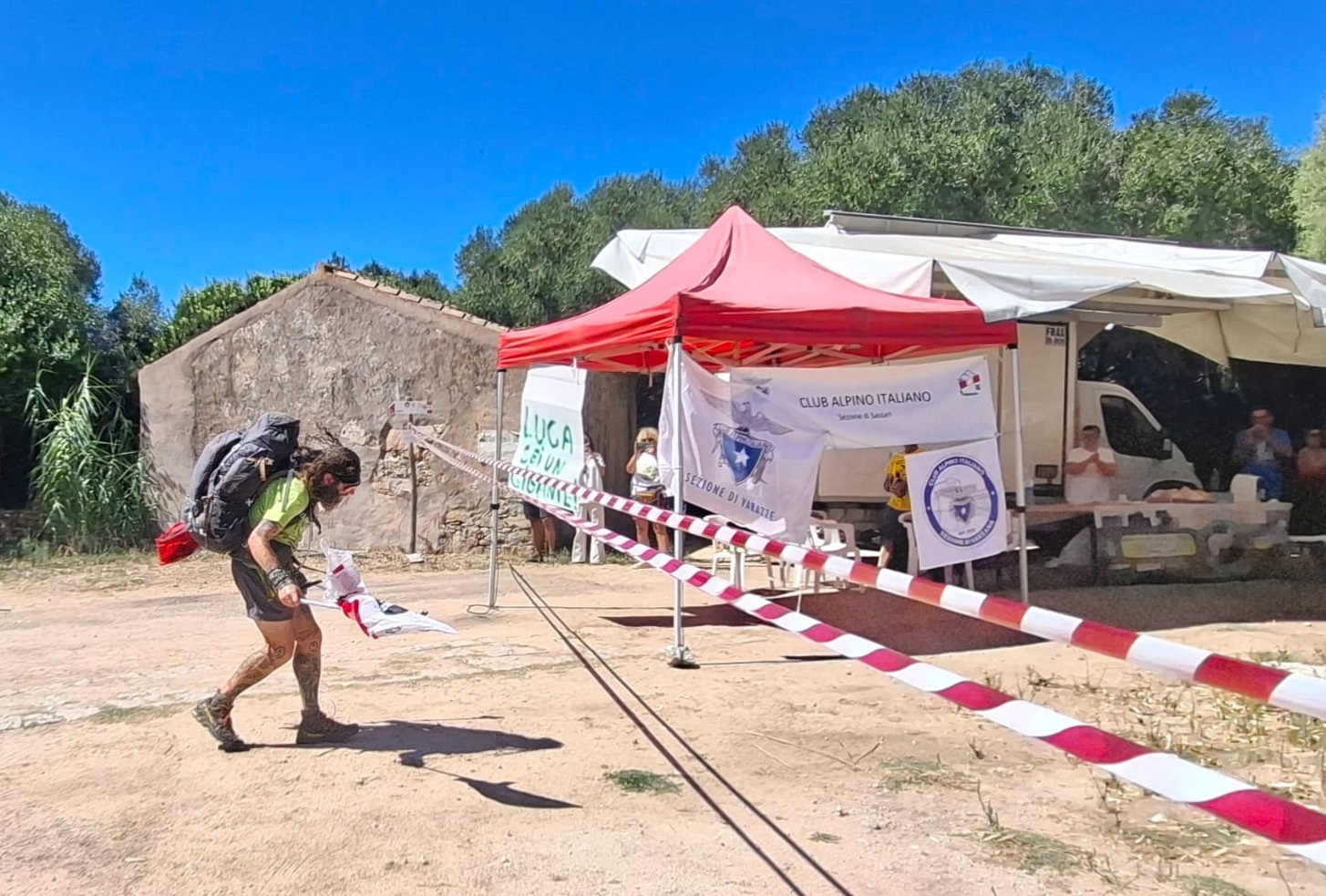 LUCA TERENZIANI CONCLUDE IL SENTIERO ITALIA CAI IN 470 GIORNI
