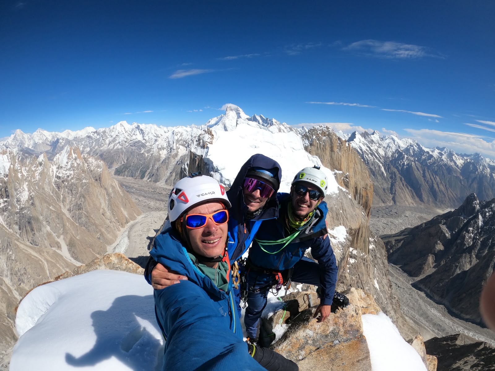 NESA, SPAZZADESCHI E GADOLA SULLE TRANGO TOWERS